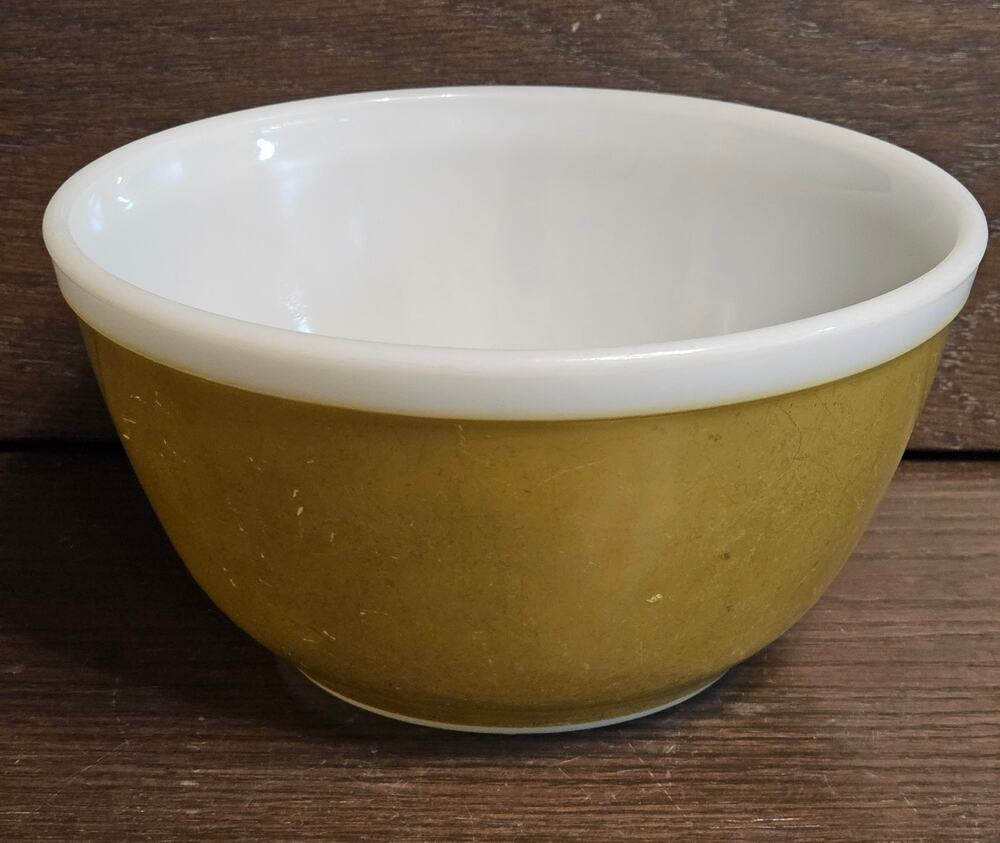Vintage PYREX #402 1 1/2 Quart Verde Green Mixing Bowl Made in USA 37 Avocado